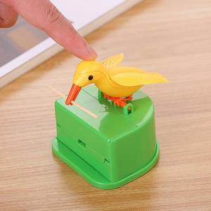 Boîte de rangement de cure-dents conteneur distributeur de cure-dents automatique organisateurs de bureau décor à la maison mignon petit oiseau boîte de cure-dents - Product Image 1