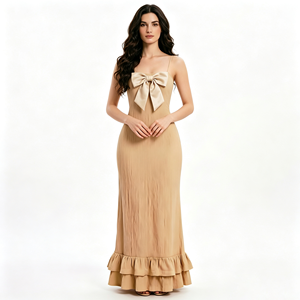 Elegante <span class=keywords><strong>Abito</strong></span> Lungo Beige con <span class=keywords><strong>Grande</strong></span> Fiocco sul <span class=keywords><strong>Seno</strong></span>, Spalline Sottili, Orlo Arricciato e Silhouette Fluida, Perfetto per Serate ed Eventi Formali - Product Image 1