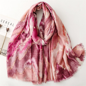 Moda Europeia Padrão Geométrico Único Impresso Xales Para As Mulheres Envoltórios Exteriores Folha De Ouro Glitter Lenço De Algodão Hijabs Muçulmano - Product Image 4