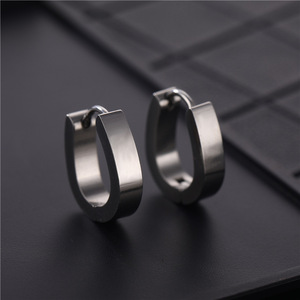 Pendientes de Aro Tipo Hugger de Acero Inoxidable 316L con Forma de Herradura para Hombre y Mujer |   Chapado en Oro PVD, Resistente al Deslustre, Impermeable e Hipoalergénico - Product Image 3