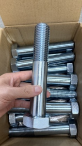 Vis à tête hexagonale en acier allié ASTM A193 GR B7 avec filetage métrique ISO, filetage grossier, M12 x 35 mm de longueur x 30 mm de diamètre de filetage, avec une écrou - Product Image 4