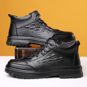 Botas de nieve para hombre, de cuero negro, forradas de lana, con suela gruesa, zapatos cálidos para clima frío. - Product Image 3