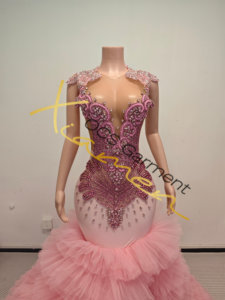 Abito <span class=keywords><strong>da</strong></span> Sposa Sirena Rosa con Strass e Strascico in Tulle Stratificato, Produzione su Ordinazione in Grandi Quantità 2025 - Product Image 3