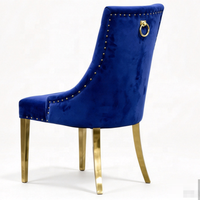 Fauteuil d'appoint en velours bleu roi capitonné avec accents en acier inoxydable doré pour mariage
