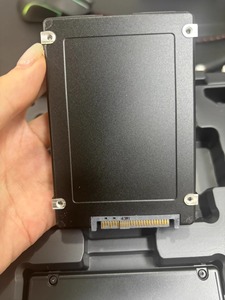 ฮอร์นก์ ชิง ซีรีส์ PM1743 ของเอ็นเตอร์ไพรส์เซิร์ฟเวอร์ โซลิดสเตทไดรฟ์ MZWLO15THBLA-00A07 ความจุ 15.36 ทีเบต ยู.2 อินเทอร์เฟซ 2.5 นิ้ว SSD - Product Image 5