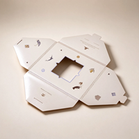 Boîte cadeau rigide de luxe personnalisée de style enveloppe avec fenêtre en PVC, boîte d'emballage en carton pour ensemble cadeau de bougies, de parfums et de cosmétiques