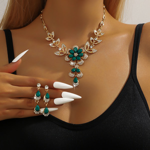 Collar con Borla de Flor en Forma de Gota de Agua Negra, Sofisticado y de Alta Gama, con Cadena para Clavícula, para un Toque de Glamour - Product Image 4