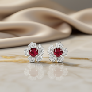 Orecchini di Lusso con Rubino a Forma di Fiore e Diamanti Taglio Brillante Rotondo con Montatura a Griffe per Gioielli da Sposa - Product Image 2