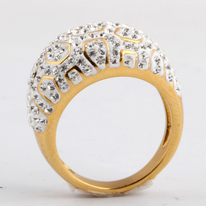Bague à motif géométrique or noir micro-pavée de diamants, bijoux unisexes tendance pour les soirées - Product Image 2