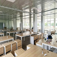 Kiosque de restauration modulaire en conteneur préfabriqué 6x3m avec fenêtres de service relevables et toit décoratif incurvé