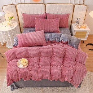 Juego de Edredón de Invierno de Cuatro Piezas, Grueso, de Felpa de Coral con Relleno de Lana, Resistente al Agua, Ropa de Cama de Calidad - Product Image 1