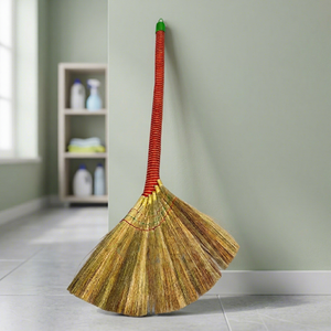 Balais en herbe biodégradables en vrac au meilleur prix avec manche en bois, poils doux, légers et écologiques pour l'ameublement - Product Image 1