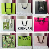 Sacs de shopping en papier d'art doré argenté portables avec logo personnalisé Impression naturelle Sacs de vente au détail réutilisables