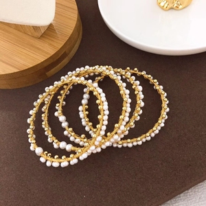 Bracelet extensible en perles d'eau douce dorées faites à la <span class=keywords><strong>main</strong></span> pour enfants - Cadeau idéal pour les fêtes et les mariages - Product Image 5