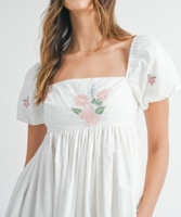 Robe d'été élégante personnalisée pour femme en coton et lin tissé, coupe midi, col carré, imprimé numérique uni, manches bouffantes, style A-line, idéale pour la plage