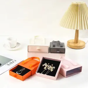 Mini coffret à bijoux en carton avec Logo personnalisé, boîte de rangement pour bague, boucles d'oreilles, collier, Bracelet, bijoux avec poignée