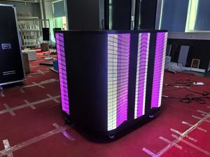 บูธดีเจยอดนิยมพร้อมจอวิดีโอ LED โค้ง ความละเอียดพิกเซล 2.5 มม. มาตรฐาน IP65 พร้อมขาตั้งพื้น ควบคุมผ่านแอป SDK พร้อมกล่องใส่สำหรับขนย้าย - Product Image 3