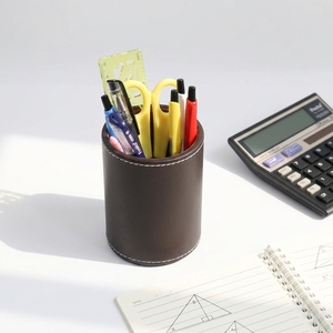Porte-crayons rond à faible MOQ, organiseur de bureau, <span class=keywords><strong>pot</strong></span> à crayons en cuir PVC noir avec doublure en flanelle douce pour l'organisation du bureau - Product Image 1