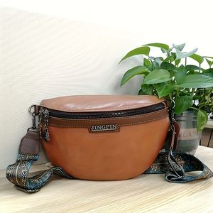 Bolso de hombro de banda ancha Retro Vintage para mujer, bolso de sillín con textura de Joker y correa única, cremallera geométrica elegante para invierno - Product Image 3