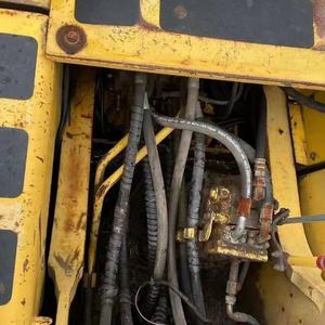 Excavadora de cadenas Komatsu PC220-7 pintada de amarillo. Excavadora de cadenas Komatsu PC220-7 usada, el rendimiento es - Product Image 6