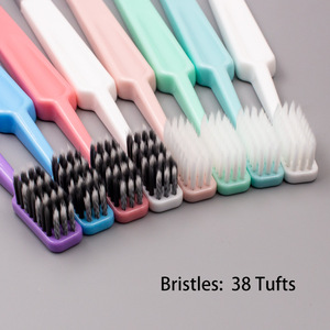 Cepillo de dientes de dos tonos con mango, cerdas suaves de nailon para adultos, uso doméstico, 13.63g - Product Image 3