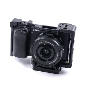 Hot-Venda DSLR Camera Gaiola com buit-na placa de liberação rápida Suporte da Sony A6300 A6400 A6500 com a NATO ferroviário e Localizar Buracos