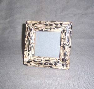 Cadre photo en métal artisanal de qualité supérieure, incrustation d'agate et d'os, artisanat en résine, option de logo personnalisé pour la décoration intérieure ou les cadeaux - Product Image 1