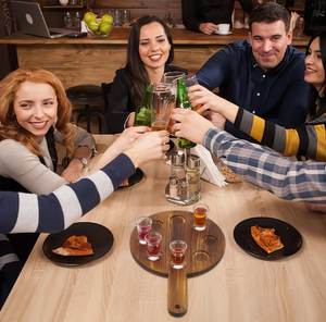 Flaches Rundes Holz-Bierproben-Set mit Schnapsglashalter, Holz-Bierflugbrett für 8 Gläser, Holz-Whiskey-Flugpaddel - Product Image 5