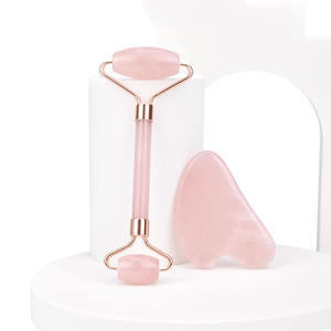 Set Regalo per la Cura del Corpo con Nuovo Design all'Ingrosso: Rullo di Giada Guasha <span class=keywords><strong>e</strong></span> Pietra Gua Sha in Quarzo Rosa per <span class=keywords><strong>Salute</strong></span> <span class=keywords><strong>e</strong></span> Bellezza - Product Image 2