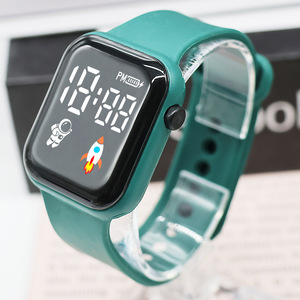 Reloj Electrónico LED con Diseño de Astronauta Explosivo, para Estudiantes, Parejas, Estilo Casual - Product Image 4