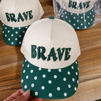 Op maat gemaakte snapback groene witte polkadot baseballcap met gebogen klep, dapper geborduurd crèmekleurig kroon, verstelbare unisex petten