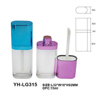 Nouveau design Forme plate Lipglaze Brillant à lèvres Tube en plastique Bouteille anti-cernes liquide grande brosse Usine d'emballage cosmétique OEM ODM