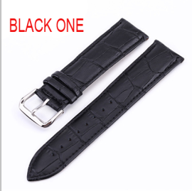 Uno nero con fibbia ad ardiglione