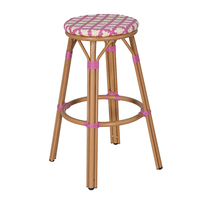 Tabouret de bar extérieur commercial de style bistrot français, chaise haute de comptoir avec siège en rotin tressé et structure en aluminium pour café et restaurant