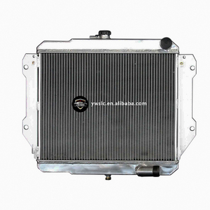 Radiateur en aluminium <span class=keywords><strong>pas</strong></span> <span class=keywords><strong>cher</strong></span> d'usine pour Daihsu Fourtrak Rocky F70 F73 F75 F78 F80 F85 Soft Top (F7, F8) Hard Top Hardtop 1984-1998 - Product Image 1