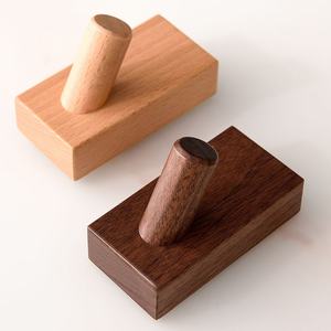 Crochet de manteau en bois massif créatif en bois de noyer noir et de hêtre à un niveau sans trace adhésif montage mural usine en gros - Product Image 4