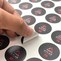 Impresión de Códigos de Barras y Códigos QR en Película Adhesiva Brillante Personalizada para Promoción de Marca, Etiquetas Colgantes y Tarjetas