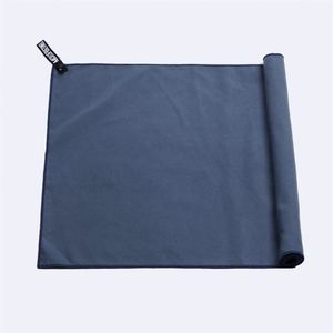 Serviette de sport rectangulaire en microfibre gaufrée avec logo brodé personnalisé, légère, portable, séchage rapide, rafraîchissante - Product Image 1