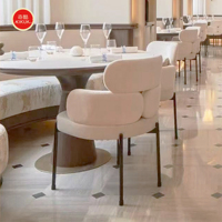 Chaises de salle à manger en tissu commercial, chaises rembourrées crème, tables rondes en marbre, meubles pour restaurants et cafés, ensembles de tables avec base