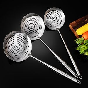 Cuillère ajourée en acier inoxydable 304 avec manche en bois et tamis à mailles diamantées pour la cuisine - Product Image 2