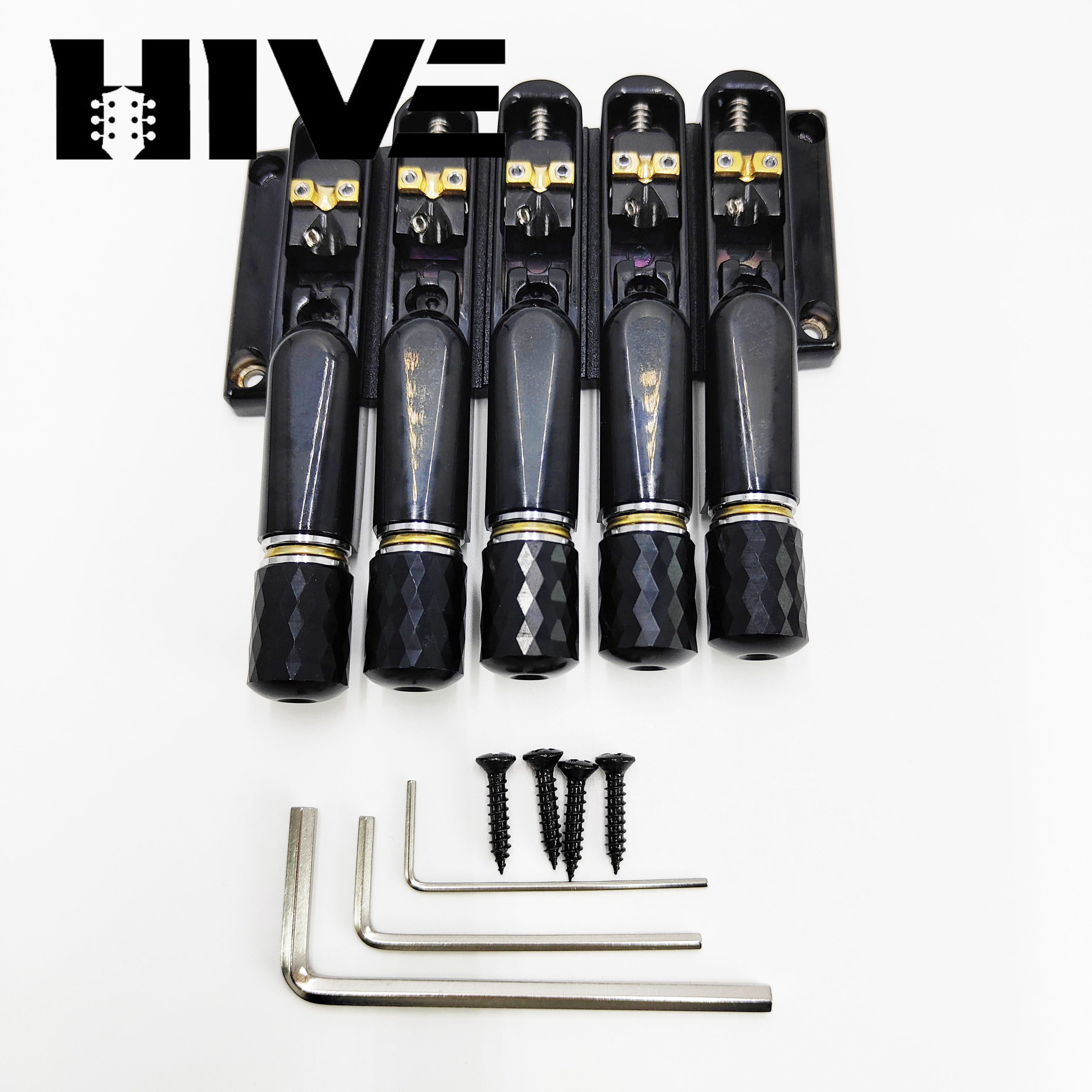 สีดำ: ใต้สะพาน