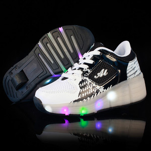 Yllu LED Kids Roller Skate Shoes <span class=keywords><strong>Ruedas</strong></span> dobles Carga USB Light-Up Roller Sneakers 7 colores <span class=keywords><strong>para</strong></span> <span class=keywords><strong>niñas</strong></span> Niños Hecho de charol - Product Image 4