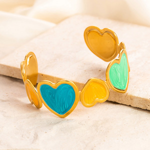 Brazalete de Acero Inoxidable Chapado en Oro con Forma de Corazón, Diseño Colorido, Joyería para Fiestas, Brazalete Unisex de Moda - Product Image 2
