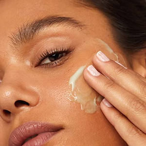 Crema Blanqueadora OEM/ODM con Ácido Kójico y Arbutina para Eliminar Manchas Oscuras - Product Image 3