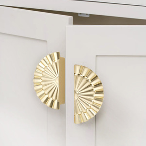 Tiradores pequeños semicirculares de bronce para armarios, cajones y puertas de guardarropas, herrajes arquitectónicos simétricos para sala de estar - Product Image 4