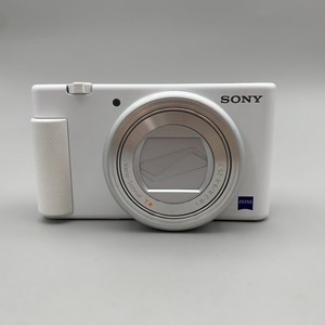 Cámara de <span class=keywords><strong>Vlog</strong></span> <span class=keywords><strong>Sony</strong></span> <span class=keywords><strong>ZV</strong></span>-1 4K HDR de Segunda Mano con Pantalla Abatible, Cuerpo de Magnesio, Zoom Óptico de 24-70 mm, 1 Año de Garantía, Tamaño Pequeño para Viajes - Product Image 1