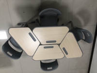 Une table de groupe et une chaise assemblées avec 6 chaises d'étudiants mobilier scolaire pour les instituts de formation à la gestion