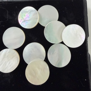 ราคาขายส่ง หินเปลือกหอยมุกธรรมชาติทรงกลม ขนาด 6 มม. 7 มม. 12 มม. แบบแบนสองด้าน สีขาว - Product Image 3