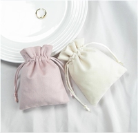 Pochette à bijoux en velours personnalisée OEM avec cordon de serrage emballage textile de luxe en gros pour les cadeaux de marque