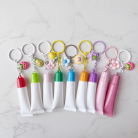 Tubes de gloss à lèvres en plastique personnalisés en gros, tubes d'essence pour les lèvres avec trou, pour les soins de la peau et des lèvres, avec pendentif en chaîne à billes
